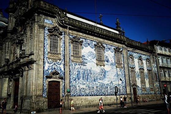 Tile Mural, Igreja do Carmo, Porto, Portugal via Instagram