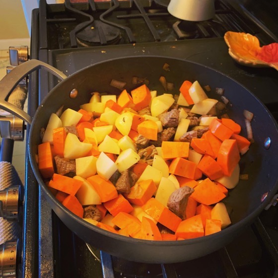 @gogojosephw Cooks up curry for dinner via Instagram