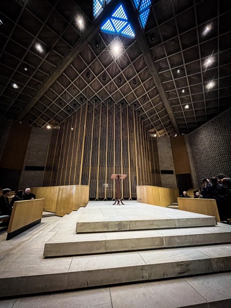 Firestone Baars Chapel by Eero Saarinen (designer of the St. Louis Gateway Arch), Columbia. Missouri  [Photography]