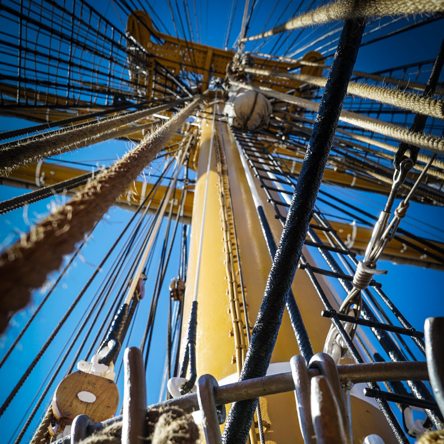 Mast View 6, The Amerigo Vespucci from Italy, Visits Los Angeles (2 photos) [Photography]