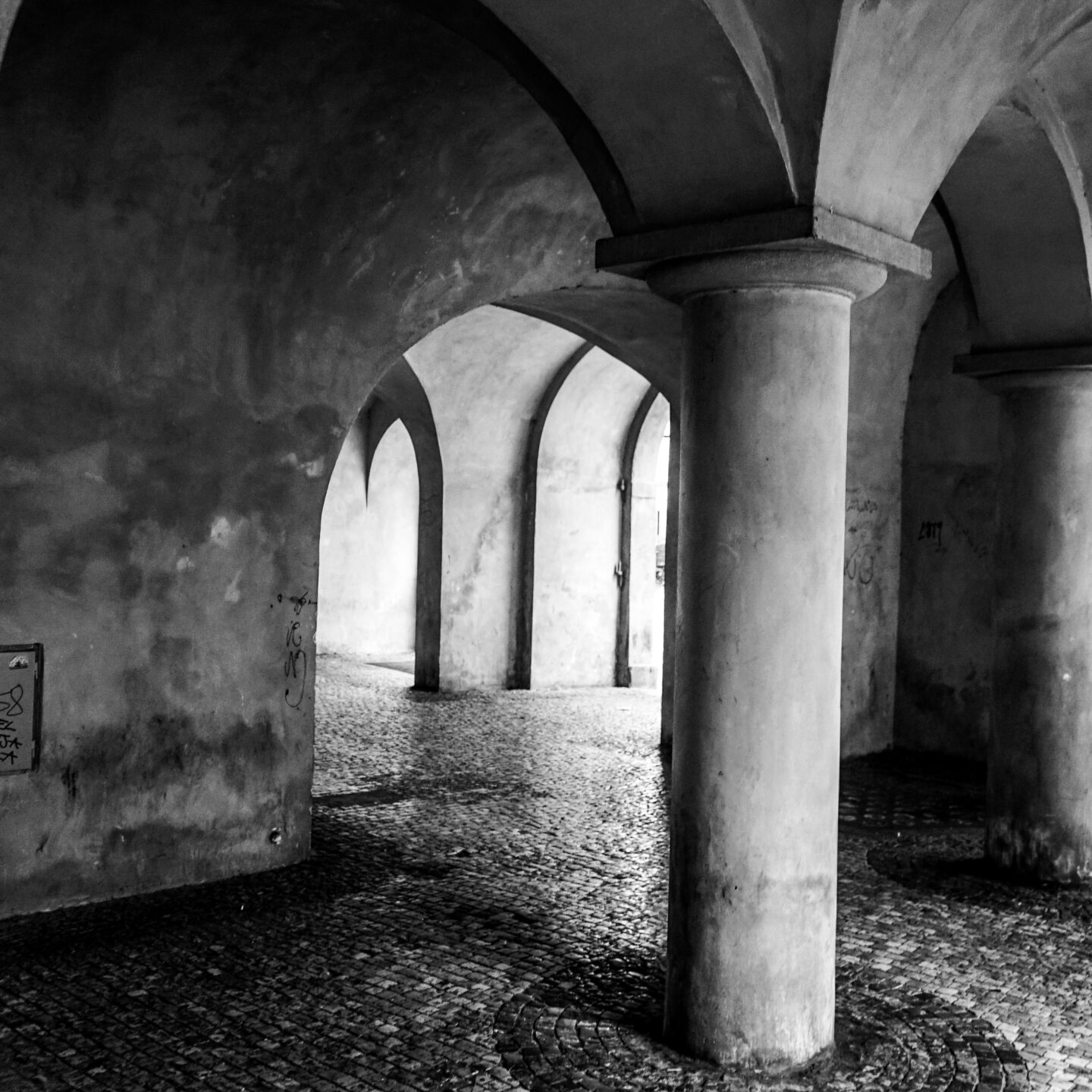 Under the arches, Architecture 10, Prague, Czechia [Photography]