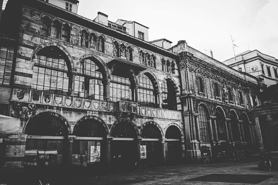Piazza Mercanti, Milano via Instagram