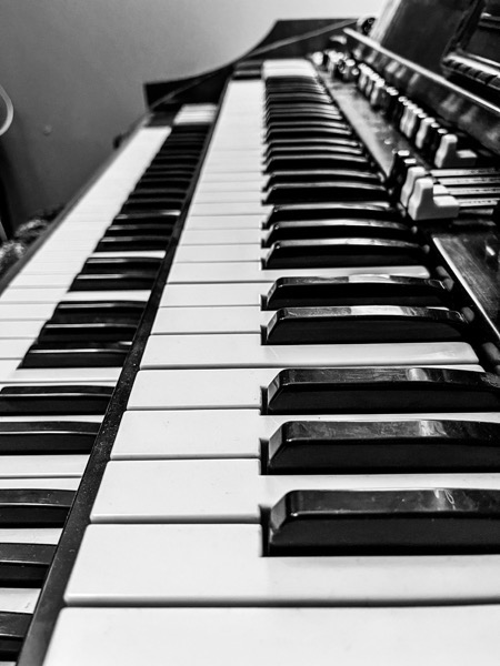 Hammond B3 Organ Keyboard and Stops  [Photography]