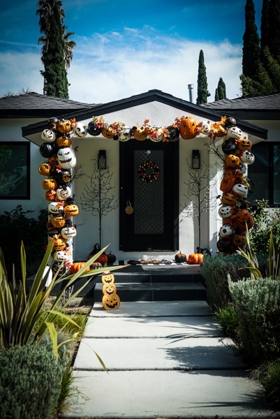 Halloween Decorations in The Neighborhood  [Photography]